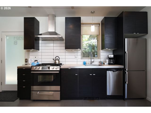 2321 Se BELMONT St, Portland, OR 97214