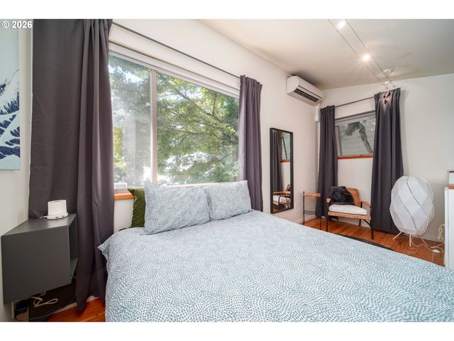 2321 Se BELMONT St, Portland, OR 97214