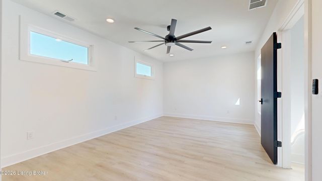 1032 Lydia St, Louisville, KY 40217