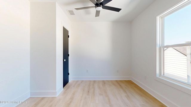 1032 Lydia St, Louisville, KY 40217