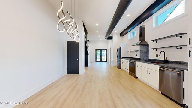 1032 Lydia St, Louisville, KY 40217