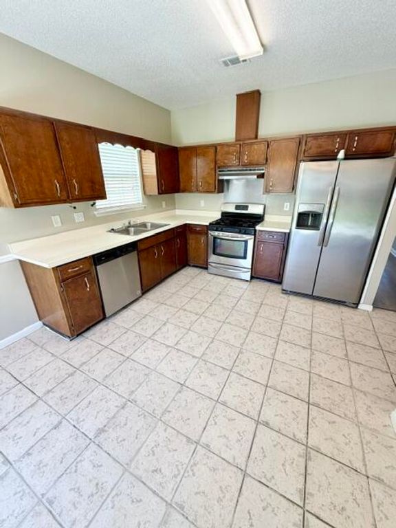 Image 10 of property listing at 1195 Saddle Creek Drive, Fort Walton Beach, FL 32547