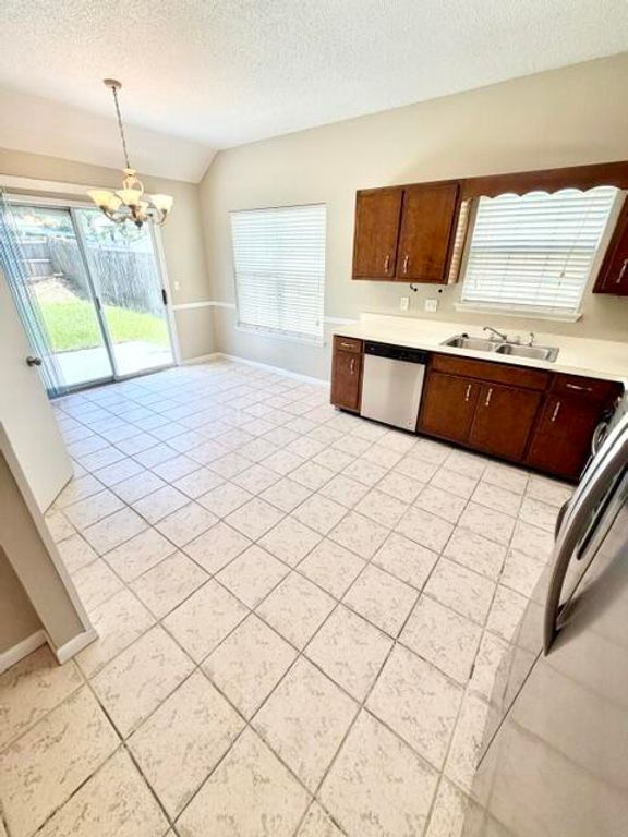 Image 6 of property listing at 1195 Saddle Creek Drive, Fort Walton Beach, FL 32547
