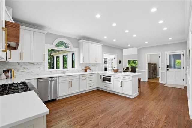 1085 Brooksglen Drive, Roswell, GA 30075