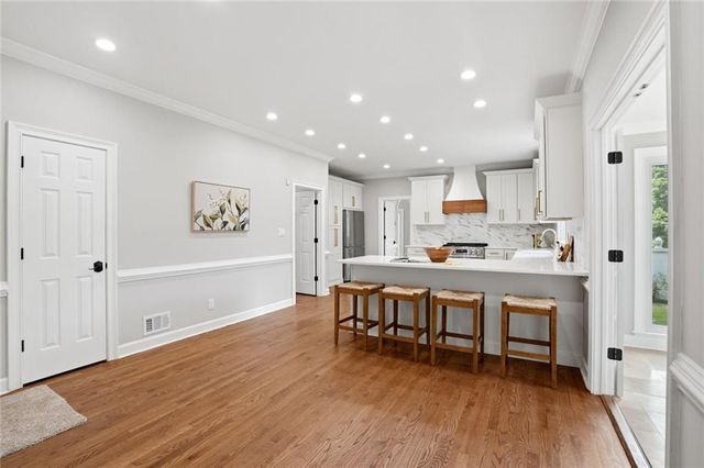 1085 Brooksglen Drive, Roswell, GA 30075