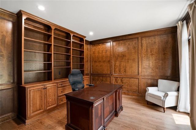 1085 Brooksglen Drive, Roswell, GA 30075
