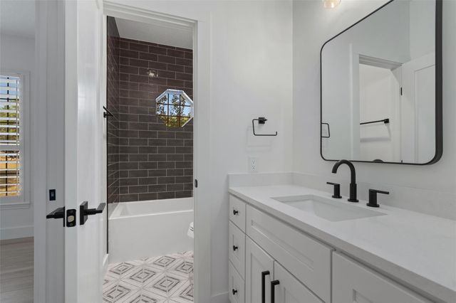 401 Roy Creek LN, Dripping Springs, TX 78620