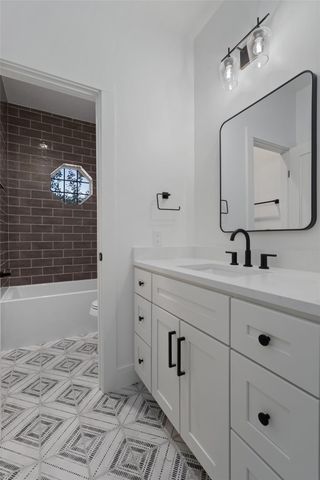 401 Roy Creek LN, Dripping Springs, TX 78620