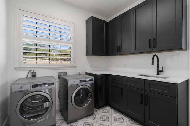 401 Roy Creek LN, Dripping Springs, TX 78620