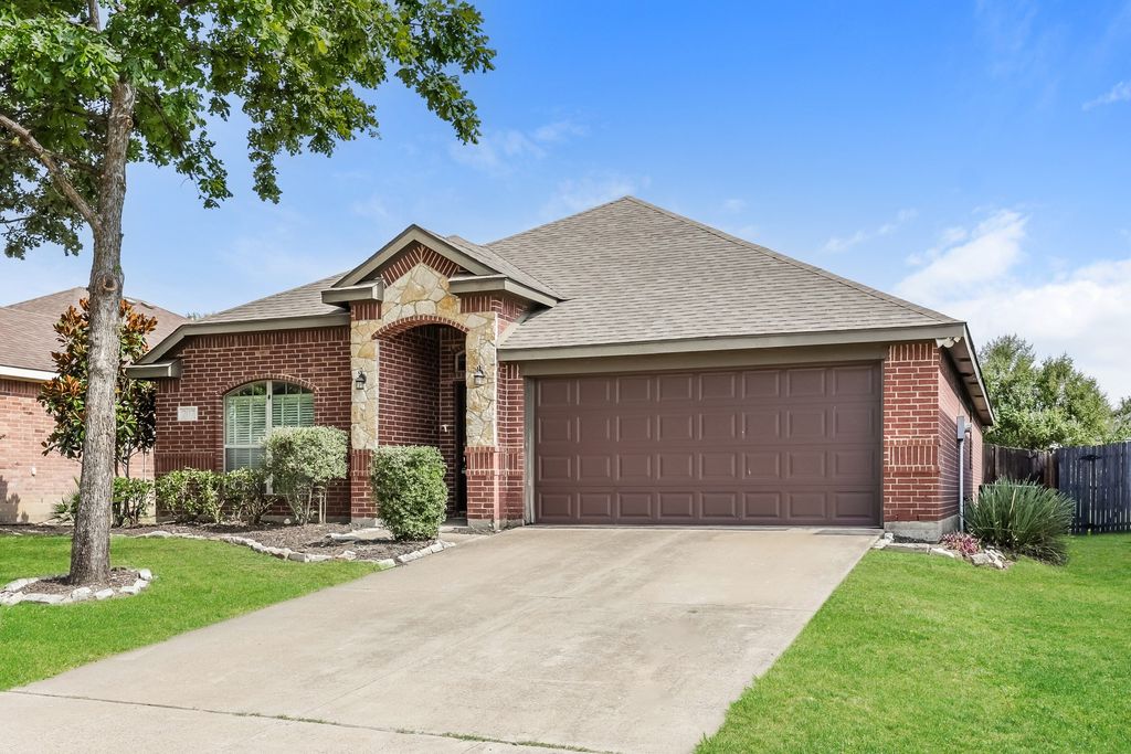 207 Rawhide Street, Waxahachie, TX 75165