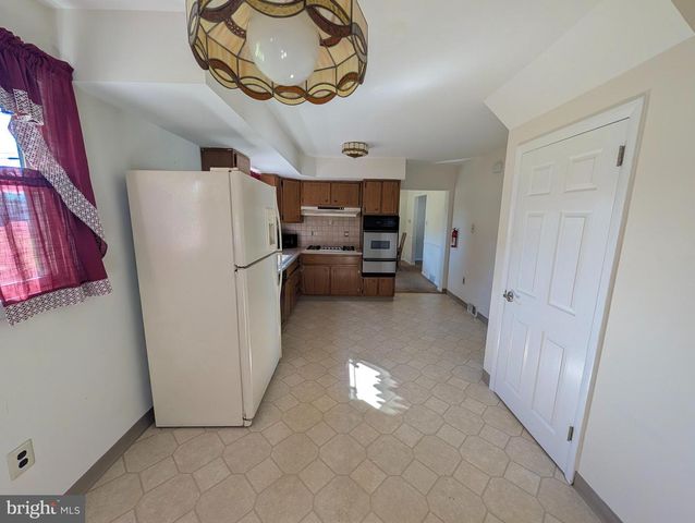 14 WESTWOOD CIR, Plymouth Meeting, PA 19462