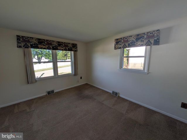 14 WESTWOOD CIR, Plymouth Meeting, PA 19462