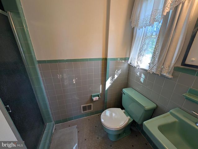 14 WESTWOOD CIR, Plymouth Meeting, PA 19462