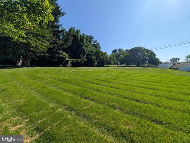 14 WESTWOOD CIR, Plymouth Meeting, PA 19462