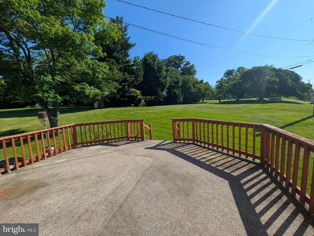 14 WESTWOOD CIR, Plymouth Meeting, PA 19462