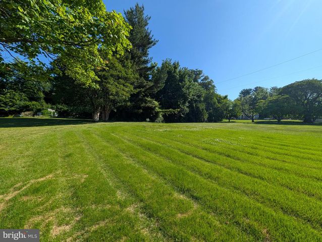 14 WESTWOOD CIR, Plymouth Meeting, PA 19462