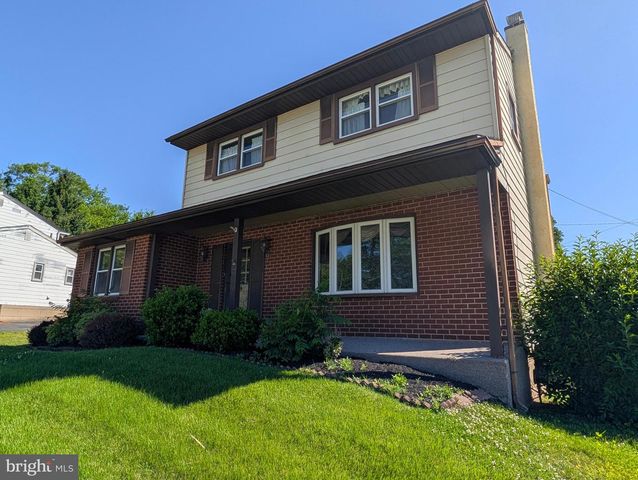 14 WESTWOOD CIR, Plymouth Meeting, PA 19462