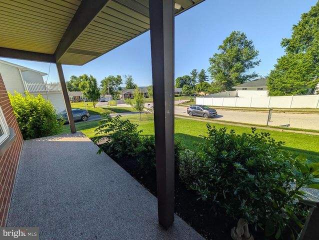 14 WESTWOOD CIR, Plymouth Meeting, PA 19462
