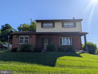 14 WESTWOOD CIR, Plymouth Meeting, PA 19462