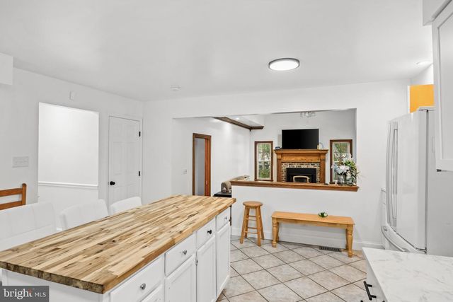 4 ARCADIAN DR, Sicklerville, NJ 08081