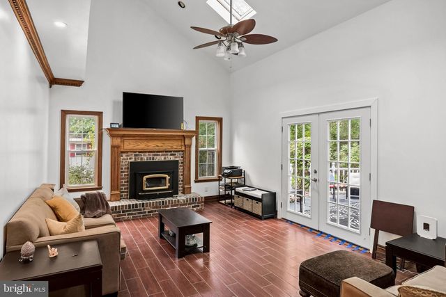 4 ARCADIAN DR, Sicklerville, NJ 08081