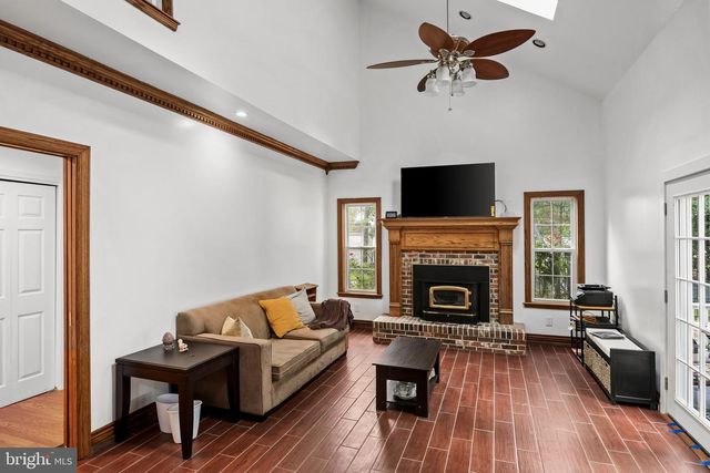 4 ARCADIAN DR, Sicklerville, NJ 08081