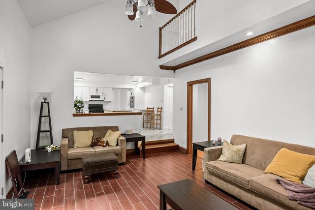 4 ARCADIAN DR, Sicklerville, NJ 08081