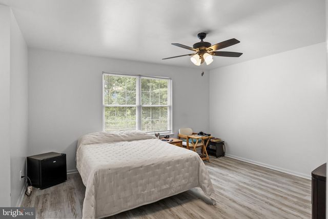 4 ARCADIAN DR, Sicklerville, NJ 08081