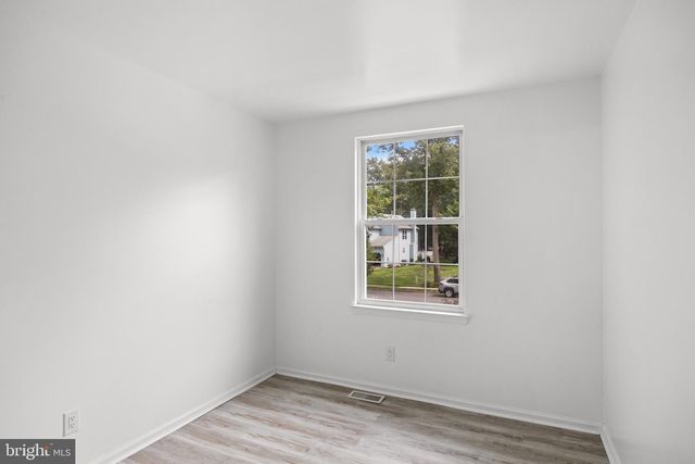 4 ARCADIAN DR, Sicklerville, NJ 08081