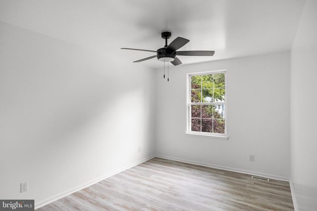 4 ARCADIAN DR, Sicklerville, NJ 08081