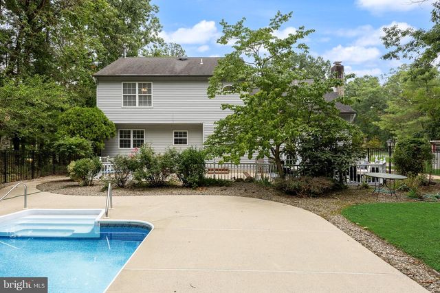 4 ARCADIAN DR, Sicklerville, NJ 08081