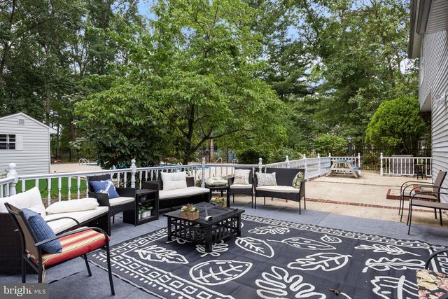 4 ARCADIAN DR, Sicklerville, NJ 08081