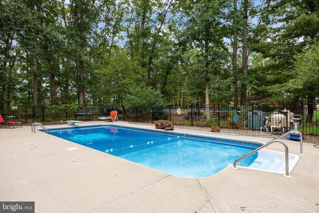 4 ARCADIAN DR, Sicklerville, NJ 08081