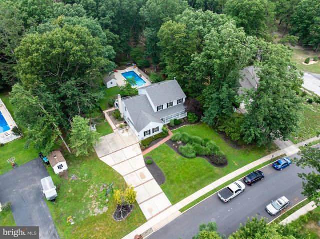 4 ARCADIAN DR, Sicklerville, NJ 08081