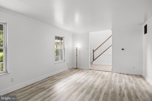 4 ARCADIAN DR, Sicklerville, NJ 08081