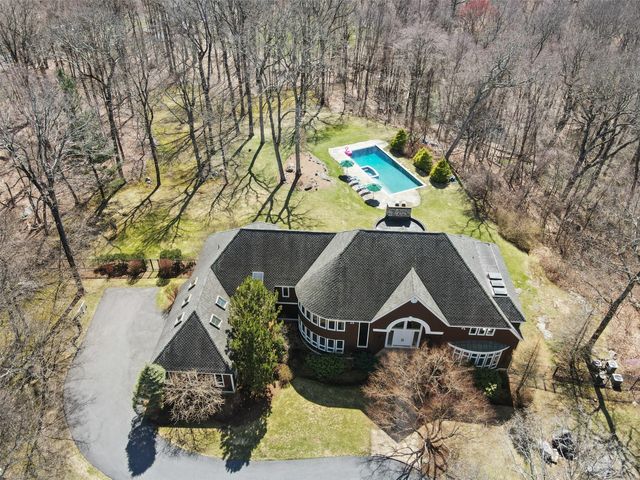 26 Hemlock Hills, Chappaqua, NY 10514