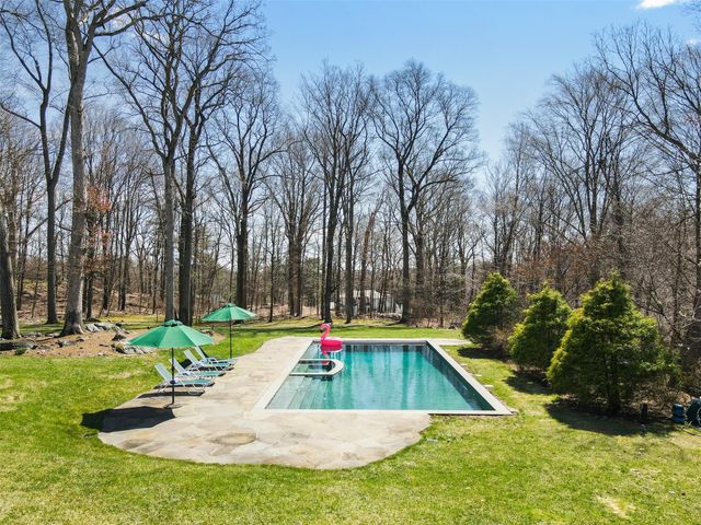 26 Hemlock Hills, Chappaqua, NY 10514