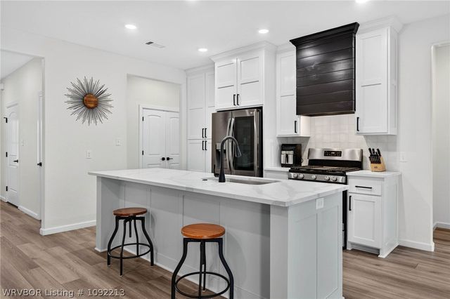 8909 Stoney Hedge Drive, Fort Smith, AR 72908