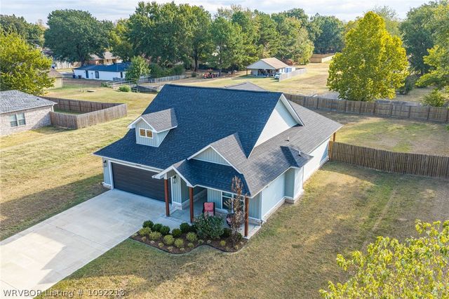 8909 Stoney Hedge Drive, Fort Smith, AR 72908