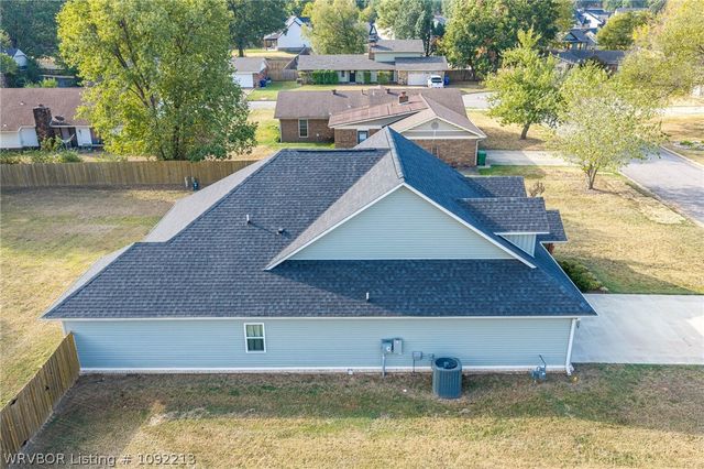 8909 Stoney Hedge Drive, Fort Smith, AR 72908