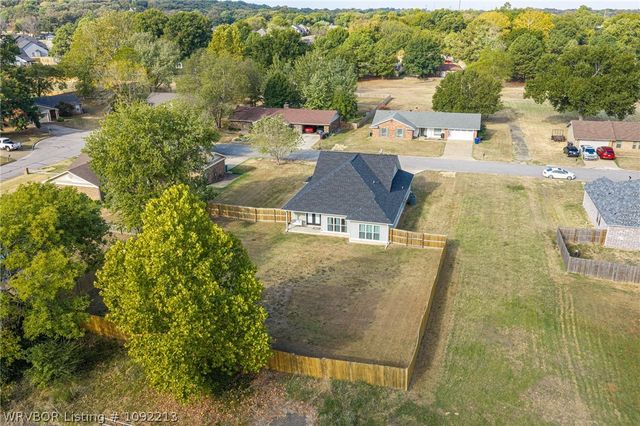 8909 Stoney Hedge Drive, Fort Smith, AR 72908