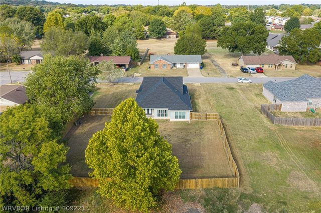 8909 Stoney Hedge Drive, Fort Smith, AR 72908