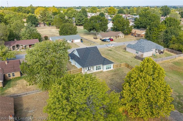 8909 Stoney Hedge Drive, Fort Smith, AR 72908