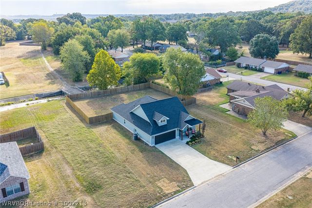8909 Stoney Hedge Drive, Fort Smith, AR 72908