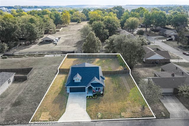 8909 Stoney Hedge Drive, Fort Smith, AR 72908