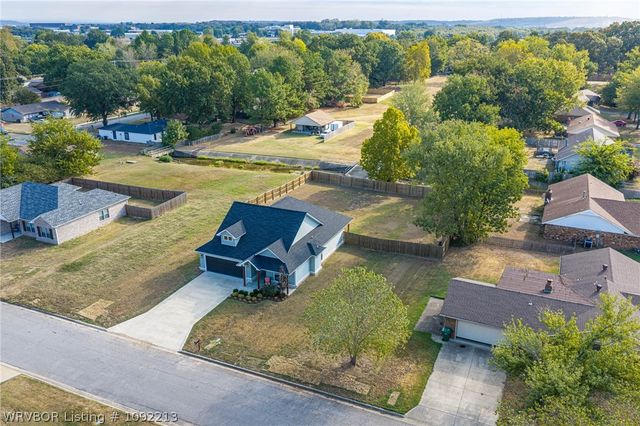 8909 Stoney Hedge Drive, Fort Smith, AR 72908