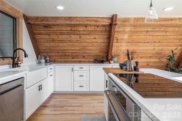 360 Banjo Branch Road, Burnsville, NC 28714