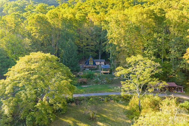360 Banjo Branch Road, Burnsville, NC 28714