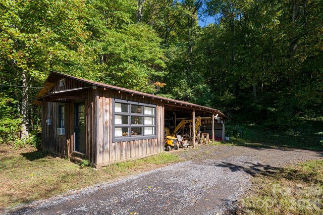 360 Banjo Branch Road, Burnsville, NC 28714