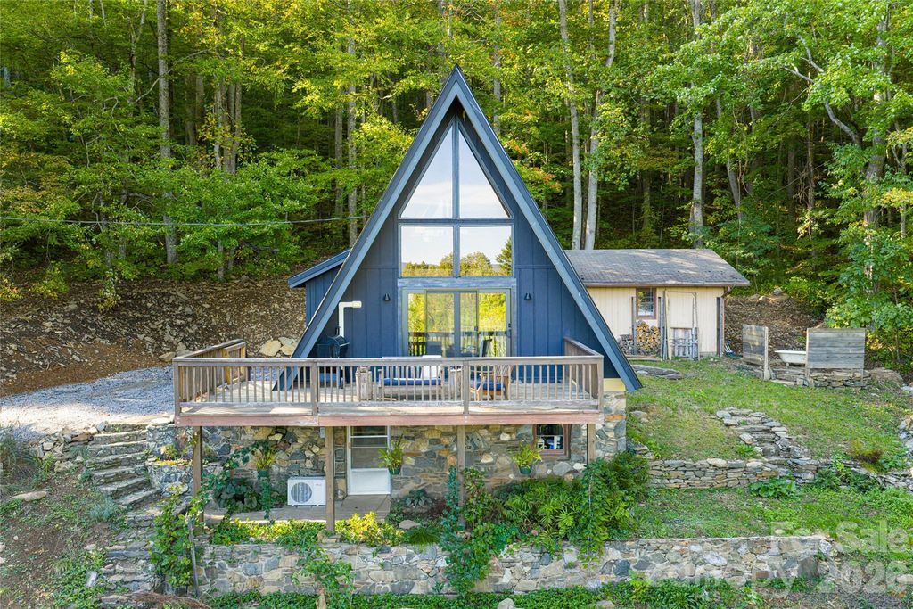 360 Banjo Branch Road, Burnsville, NC 28714